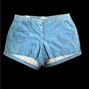 Signature Levi Strauss Women's Blue Denim Shorts Size 22.